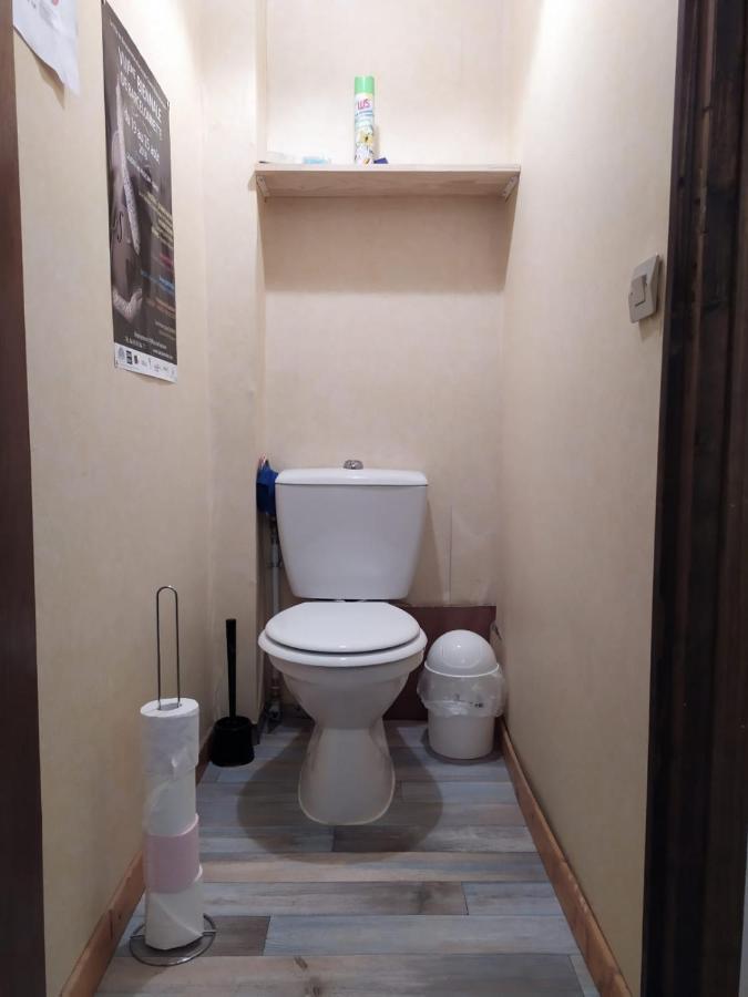 Chardon Bleu Appartement Chambre Cuisine Coin A Manger Sanitaires Salle D'Eau Barcelonnette Exterior photo