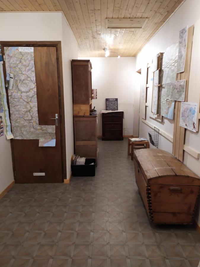 Chardon Bleu Appartement Chambre Cuisine Coin A Manger Sanitaires Salle D'Eau Barcelonnette Exterior photo