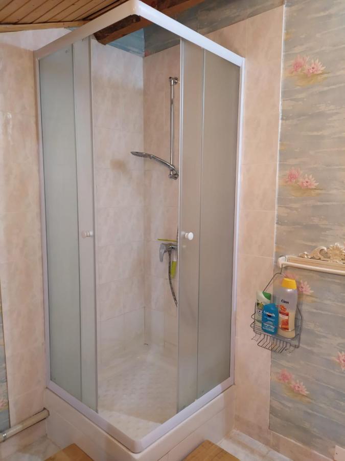 Chardon Bleu Appartement Chambre Cuisine Coin A Manger Sanitaires Salle D'Eau Barcelonnette Exterior photo