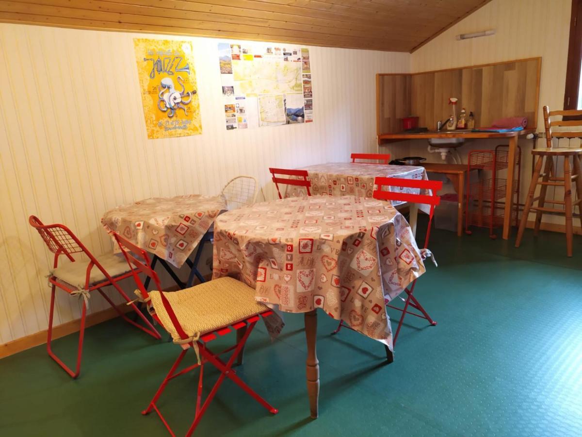 Chardon Bleu Appartement Chambre Cuisine Coin A Manger Sanitaires Salle D'Eau Barcelonnette Exterior photo