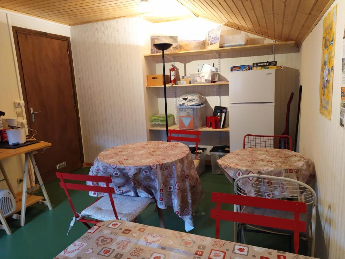 Chardon Bleu Appartement Chambre Cuisine Coin A Manger Sanitaires Salle D'Eau Barcelonnette Exterior photo